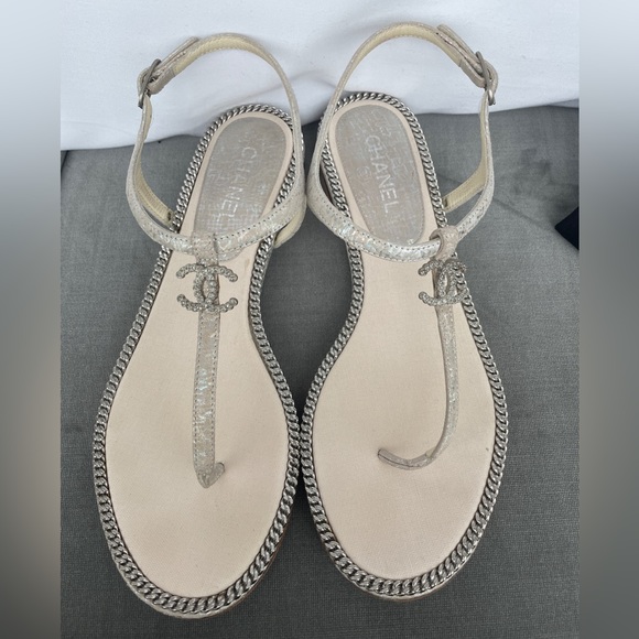 Chanel Silver Metallic Thong Sandals with Chain Details and Diamanté CC - Picture 2 of 14